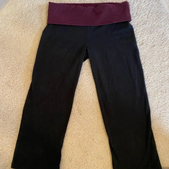 PINK capri yoga pants - Picture 2 of 2